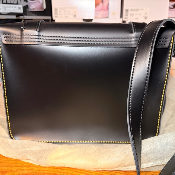 Dr. Martens Classic Black Messenger 11in Bag - Picture 4 of 13